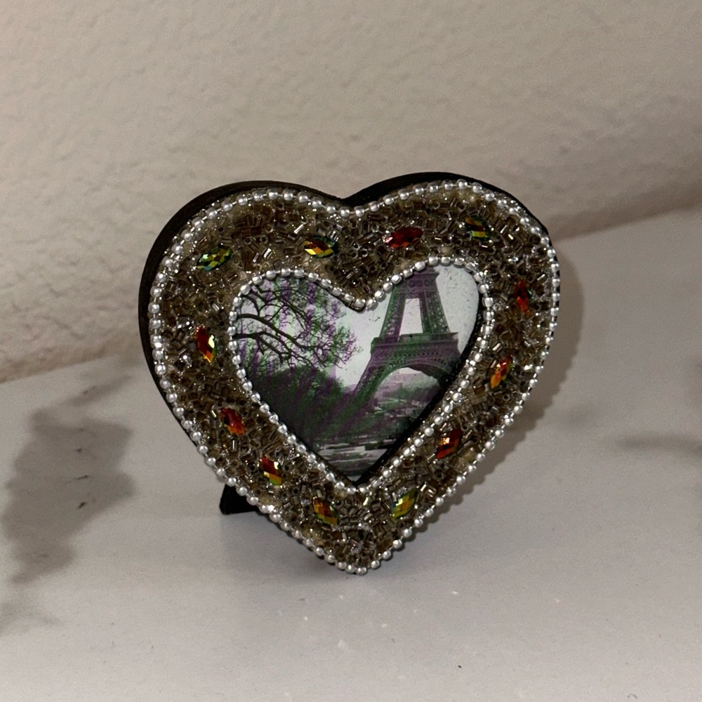 Beaded Heart Picture Frame - Picture 5 of 7
